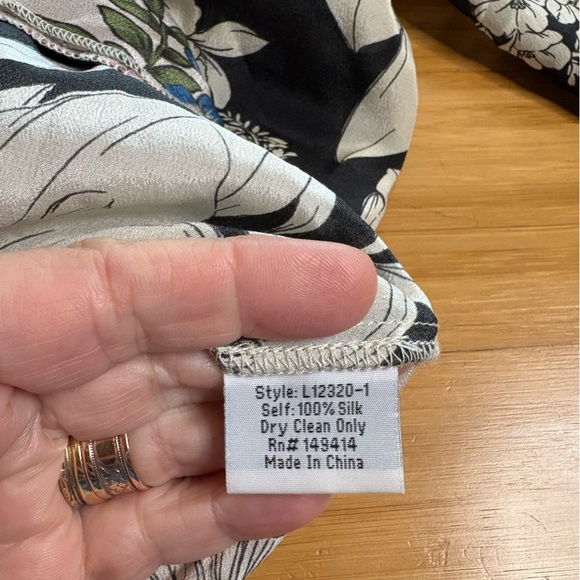 GUC Jade by Johnny Was Eva Floral Tiered Sleeve Top in Black and Cream. Size S - Picture 8 of 11